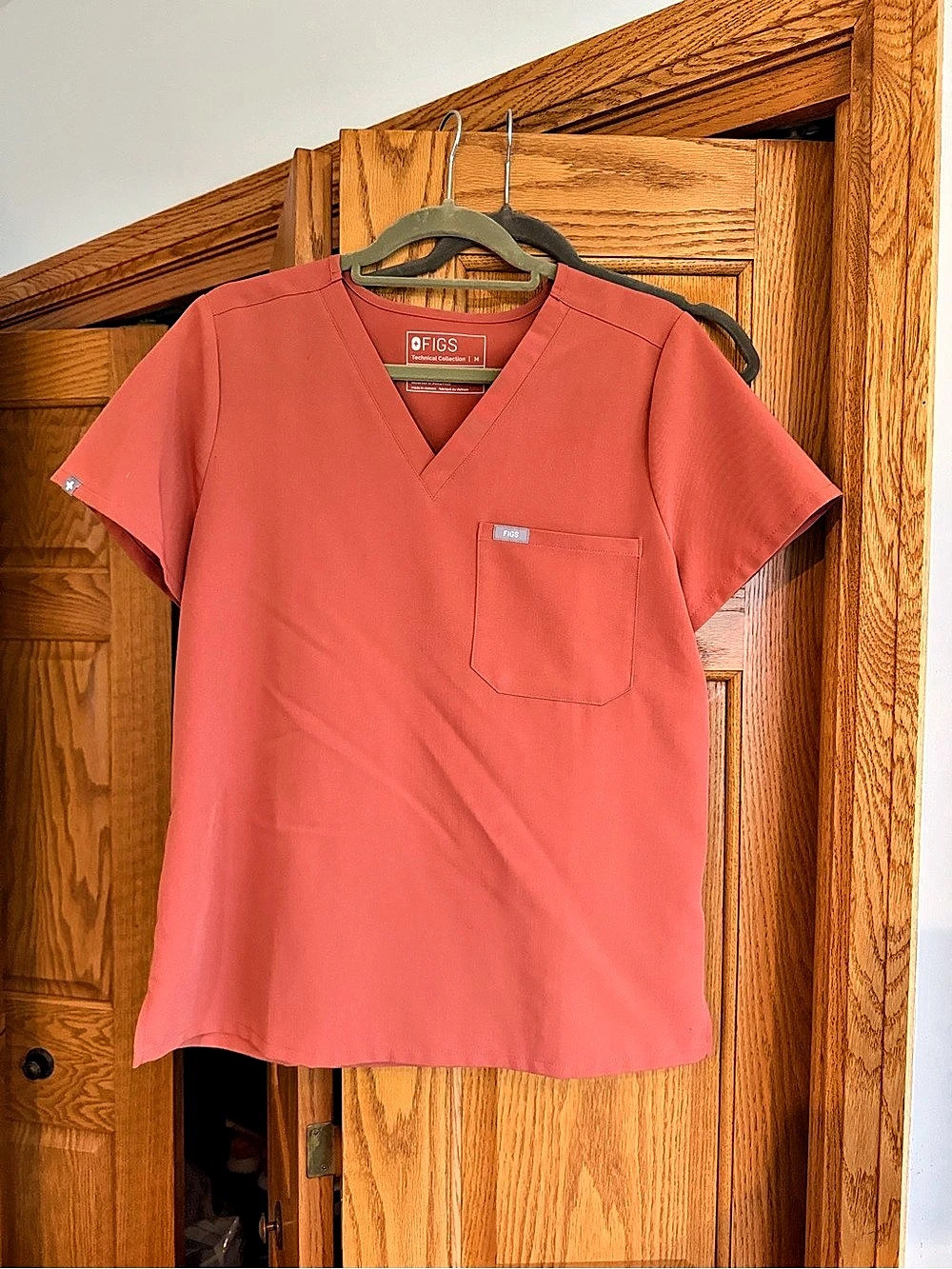 FIGS Technical Collection V-Neck Top Short Sleeve in orange Size Medium